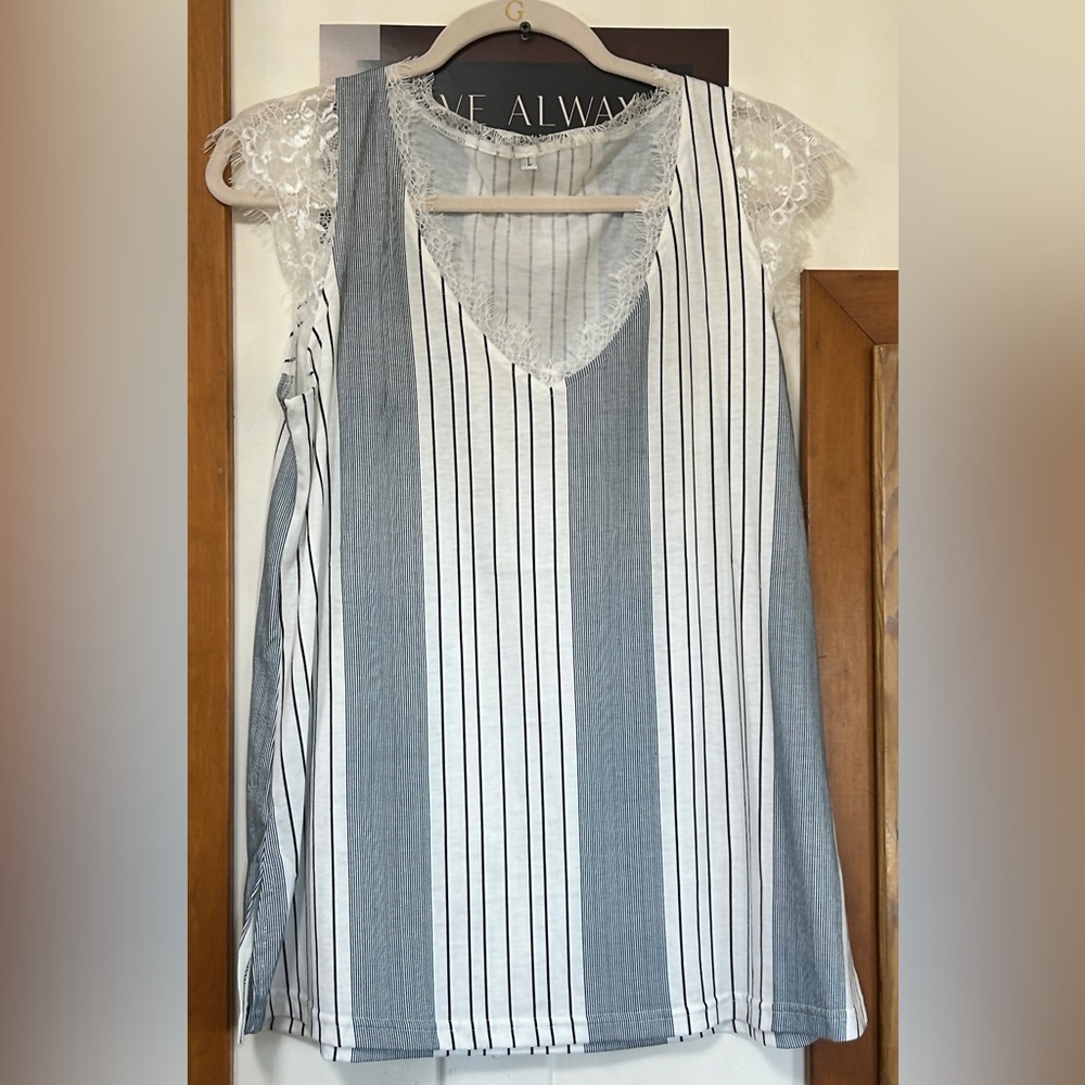 Women’s size large tank top blouse
